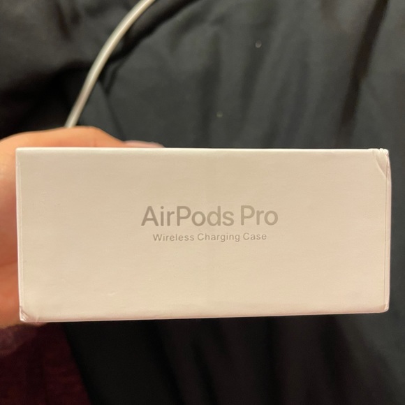 AirPod pros - Picture 2 of 5